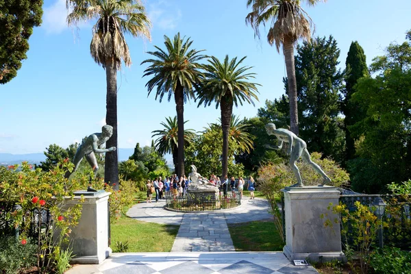 Tourists Excursion Achilleion Corfu Island Greece — Stock Photo, Image