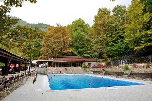 Loutra Aridea Görögország Október Turisták Víz Úszás Hot Springs Loutra — Stock Fotó