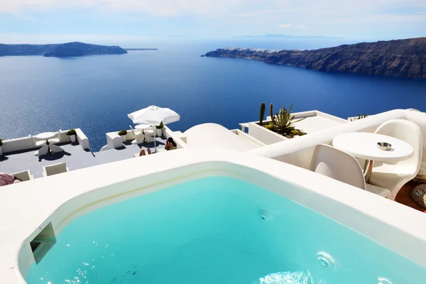 The sea view jacuzzi at luxury hotel, Santorini island, Greece — Stock Photo, Image