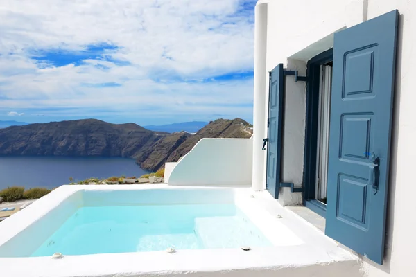 The sea view jacuzzi at luxury hotel, Santorini island, Greece — Stock Photo, Image