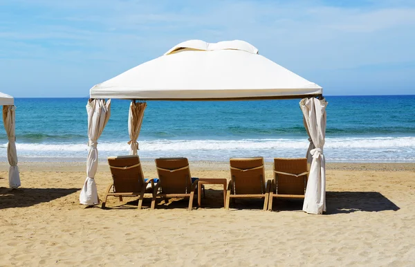 The beach at luxury hotel, Crete, Greece — Stock Photo, Image