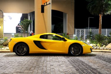 Dubai, Birleşik Arap Emirlikleri - 12 Eylül: lüks spor otomobil üzerinde yürüme mesafesindedir bir