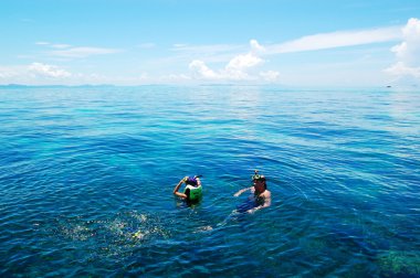 Koh phi phi, Tayland - 13 Eylül: şnorkel tur turistlere