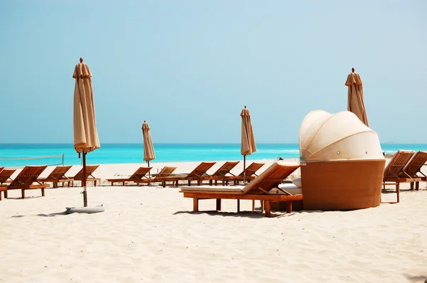 Spiaggia dell'hotel di lusso Abu Dhabi, Emirati Arabi Uniti — Foto Stock