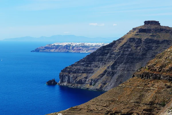 La vista de la ciudad de Oia, isla de Santorini, Grecia — Foto de Stock