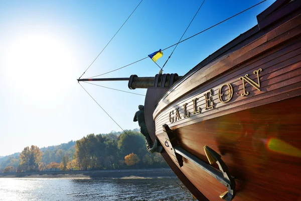 NOVI PETRIVTSI, UCRAINA - 14 OTTOBRE: Il galeone nave-restauratore — Foto Stock