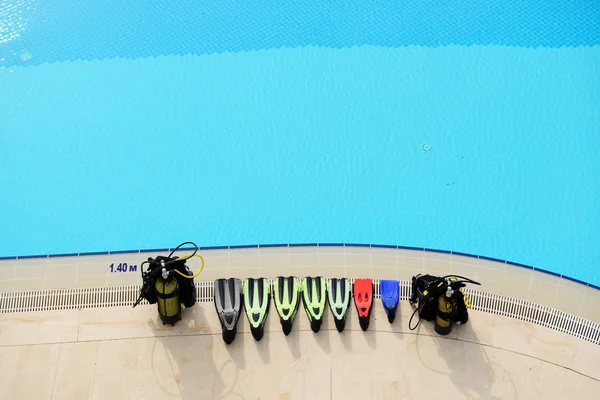 The diving equipment near swimming pool at modern luxury hotel, — Stock Photo, Image