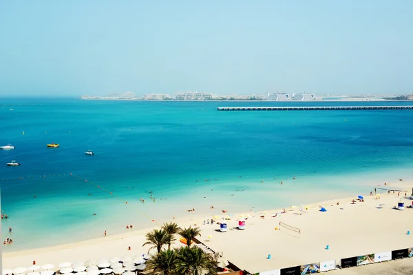 DUBAI, Emirados Árabes Unidos - SETEMBRO 11: Os turistas desfrutam de suas férias — Fotografia de Stock