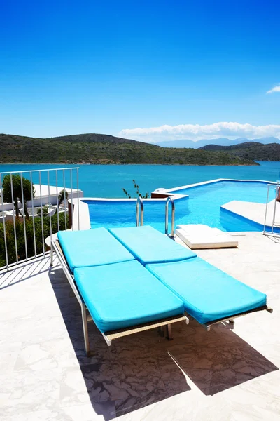 Swimming pool at luxury hotel, Crete, Greece — Stock Photo, Image