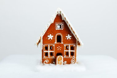 Yenilebilir gingerbread el yapımı ev ve kar dekorasyon