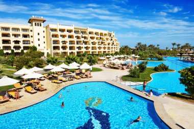 Hurghada, Mısır - 5 Aralık: L tatil turist yanıyor