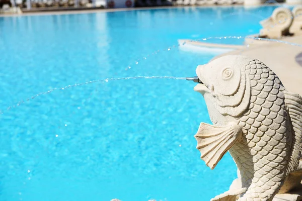 La piscina en el hotel de lujo, Antalya, Turquía — Foto de Stock