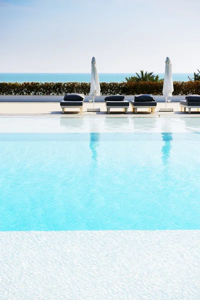 La piscine de l'hôtel de luxe, Antalya, Turquie — Photo