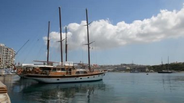 Görünümü Valletta ve yelken yat, Sliema, Malta üzerinde