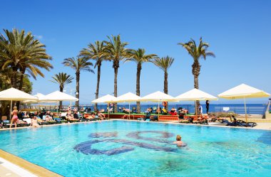 Bugibba, Malta - 23 Nisan: Amsterdam tatil turist yanıyor