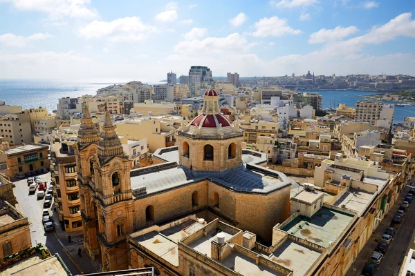 Het uitzicht over Sliema en Valletta, Malta — Stockfoto