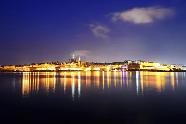 The panorama of Valletta in night illumination, Sliema, Malta — Stock Photo, Image