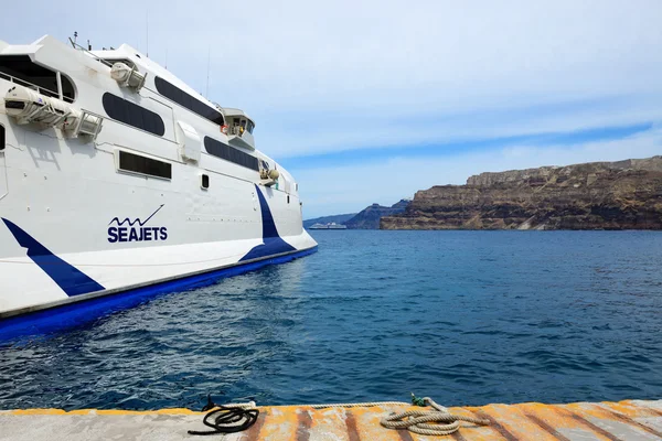 SANTORINI, GRECIA - 17 DE MAYO: El ferry de alta velocidad a Creta islán —  Fotos de Stock