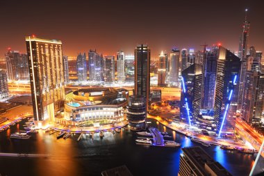Dubai, Birleşik Arap Emirlikleri - Eylül 8: dubai Marina gece aydınlatma