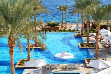 Sharm El Sheikh, Mısır - 2 Aralık: Turist Sharm el Sheikh, Mısır 2 Aralık 2013 popüler otelde tatil vardır. Kadar 12 milyon turist için 2013 yılında Mısır ziyaret etmiştir.