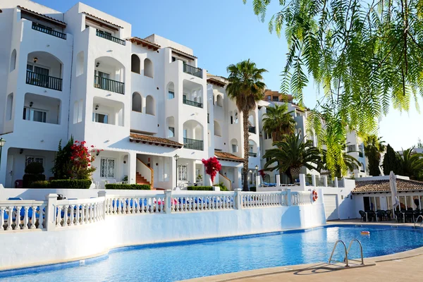Bazén v luxusním hotelu, ostrova Mallorca, Španělsko — Stock fotografie