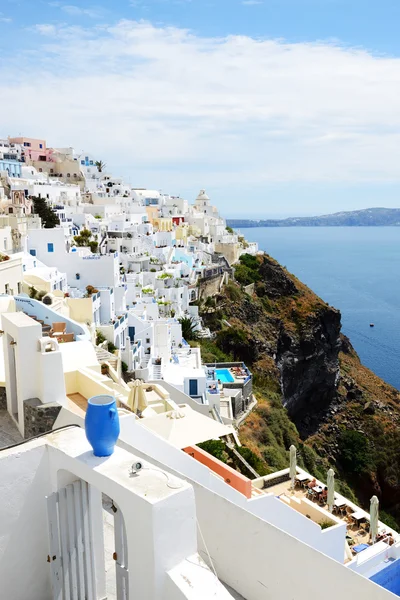 FIRA, GREECE - MAY 17: The view on Fira town and tourists enjoying their vacation on May 17, 2014 in Fira, Greece. Up to 16 mln tourists is expected to visit Greece in year 2014. — Stock Photo, Image