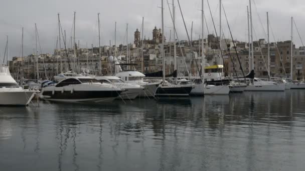 A vista sobre Birgu e iate marina, Birgu, Malta — Vídeo de Stock
