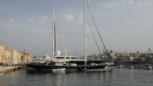 La vue sur Birgu et la marina de yacht, Birgu, Malte — Video