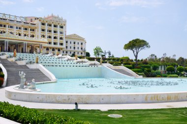 ANTALYA, TURKEY - 23 Nisan: Mardan Palace oteli, 23 Nisan 2014 tarihinde Türkiye 'nin Antalya kentinde Avrupa' nın en pahalı lüks tatil beldesi olarak kabul edilmektedir. 2009 yılında açıldı ve 1.4 milyar dolara mal oldu..