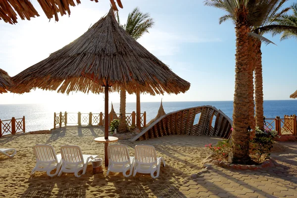 Decorazione della spiaggia presso l'hotel di lusso, Sharm el Sheikh, Egitto — Foto Stock