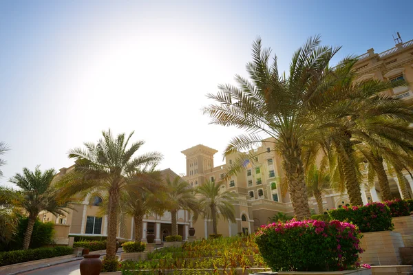O edifício do hotel de luxo e pôr do sol, Dubai, Emirados Árabes Unidos — Fotografia de Stock