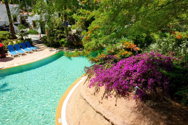 Bazén na luxusní hotel, Costa Dorada, Španělsko — Stock fotografie