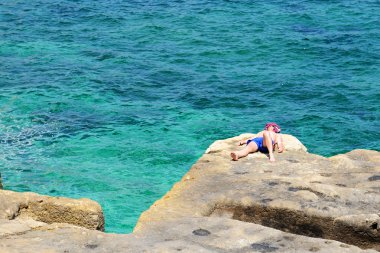 Plaj ve deniz kıyısında, Malta görünümü