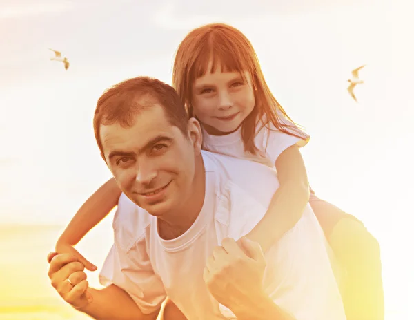 Vater und Tochter zusammen. — Stockfoto