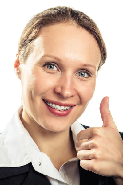 Menina sorridente bonita vestindo aparelho . — Fotografia de Stock