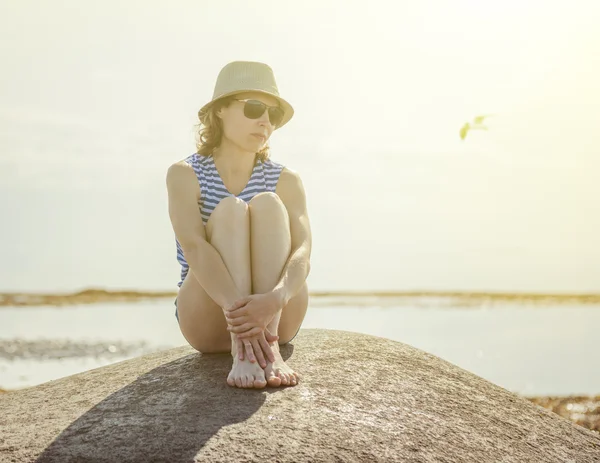 Beautiful girl summer day. — Stock Photo, Image