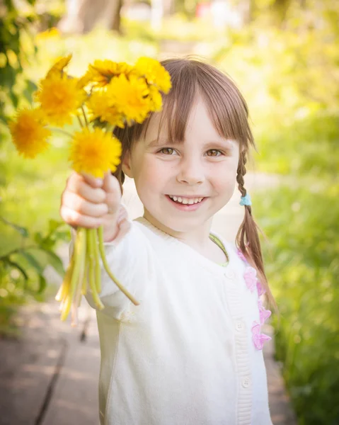 Söt liten flicka. — Stockfoto