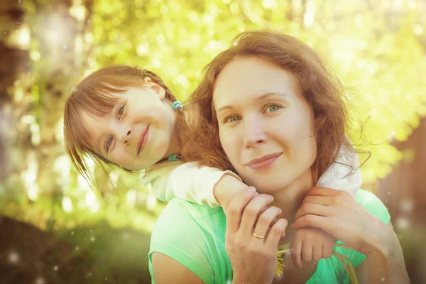 Mom with her daughter. — Stockfoto