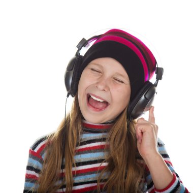 Kulaklıklı kız müzik dinliyor..