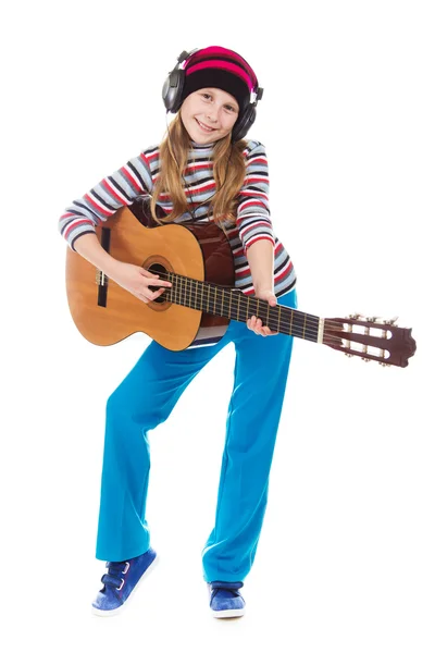 A menina em fones de ouvido com uma guitarra . — Fotografia de Stock