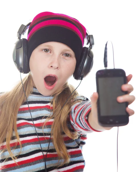 Mädchen mit Kopfhörern hört Musik. — Stockfoto
