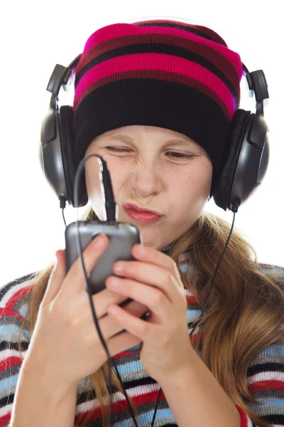 Mädchen mit Kopfhörern hört Musik. — Stockfoto