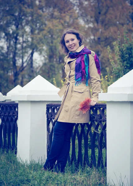 Beautiful girl walking. — Stock Photo, Image