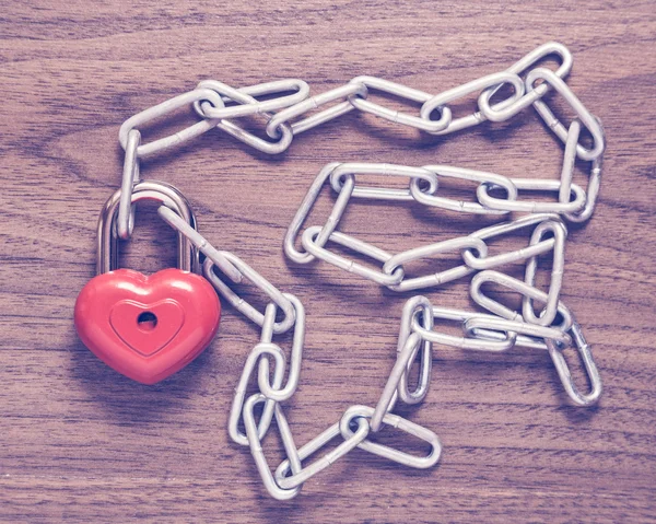 Lock heart with chain. — Stock Photo, Image