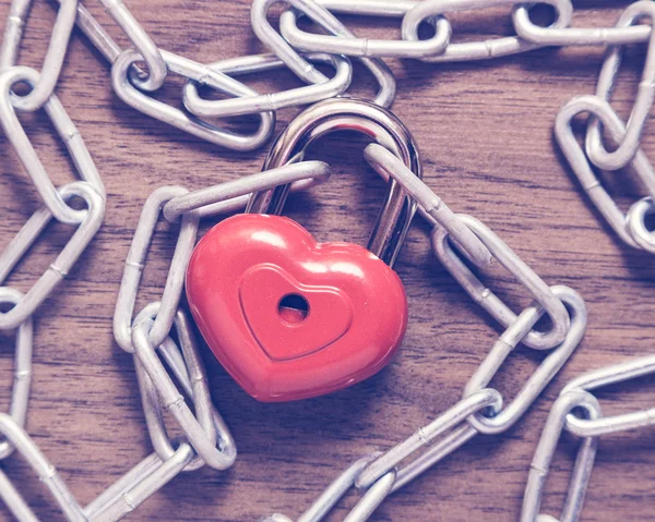 Lock heart with chain. — Stock Photo, Image