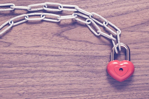 Lock heart with chain. — Stock Photo, Image