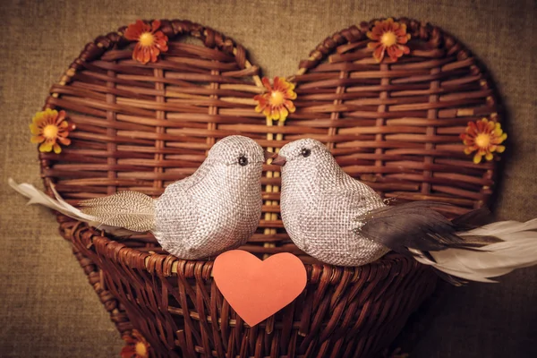 Dois passarinhos os amantes, coração . — Fotografia de Stock