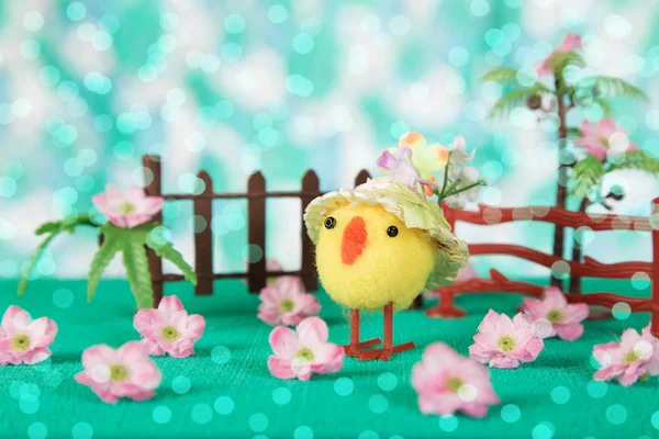 Pääsiäinen kana lelu . — kuvapankkivalokuva