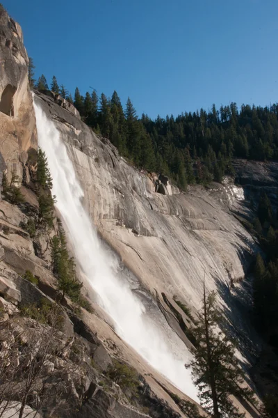 Водопады Невады в Йосемити — стоковое фото