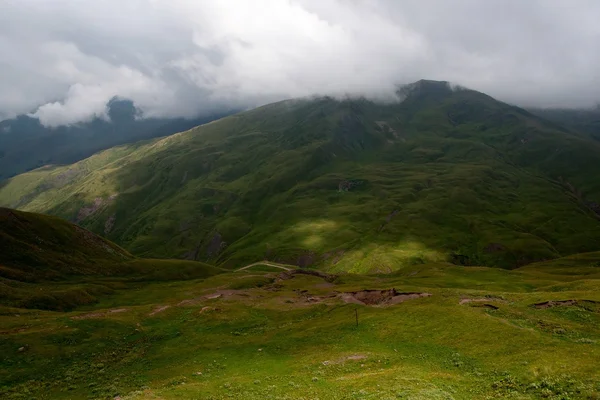 Camino de montaña en Georgia — Foto de Stock